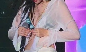 金泫雅李宣美泼水节杀疯了！