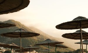 避暑清凉圈升温，暑期体验式消费从打卡转向沉浸