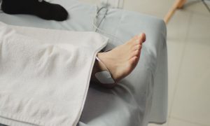 女子乳腺癌去世丈夫痛哭