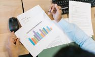 8月制造业PMI回升至49.8%，产需同步扩张